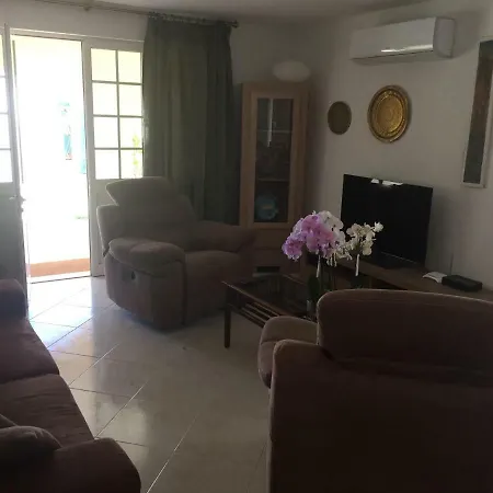 1 * Vilamoura
